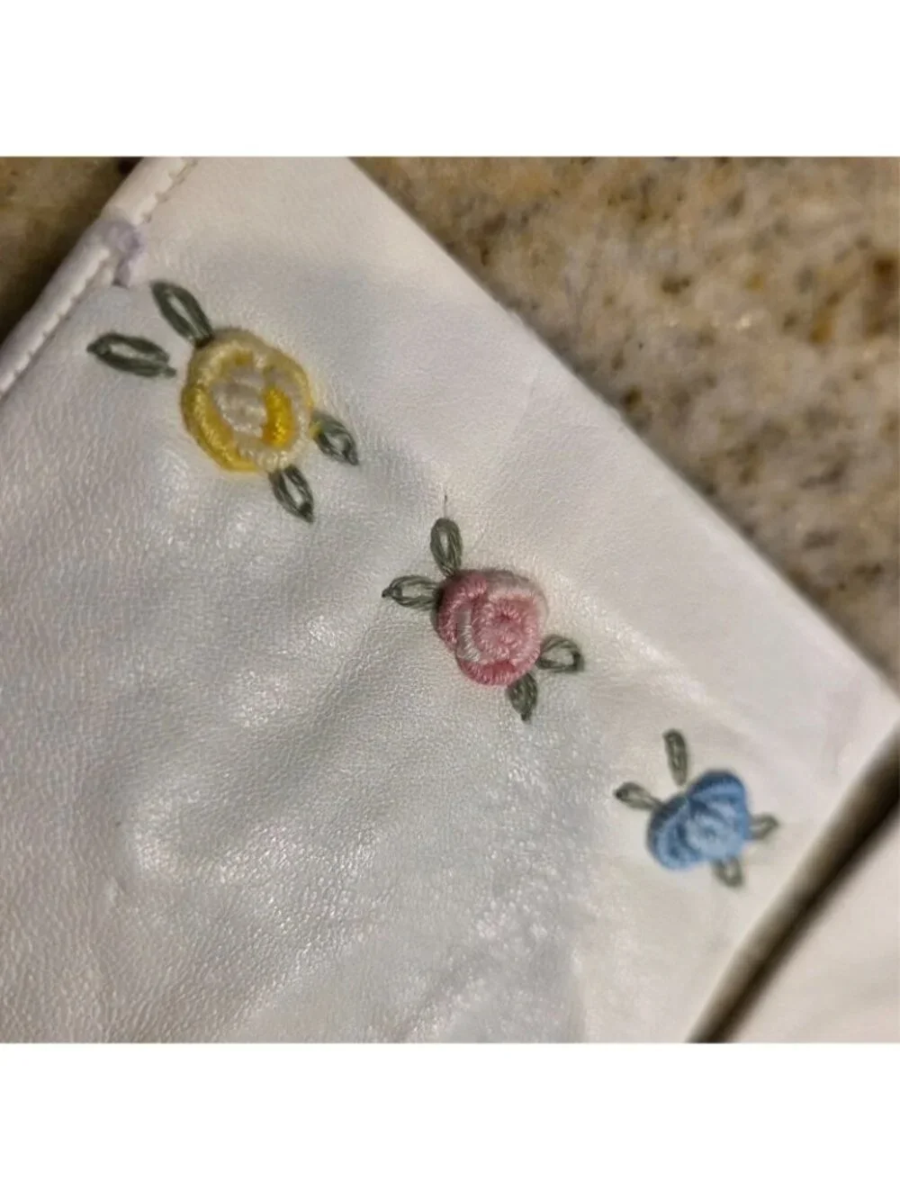 Vintage Womens Size S 6.5 White Leather Formal Gloves Embroidered Flower Dainty